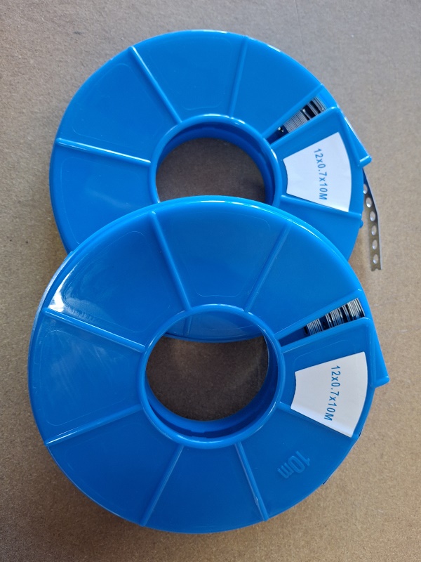 PERFORIRANA TRAKA 12mm x 0,7mm x 10m
